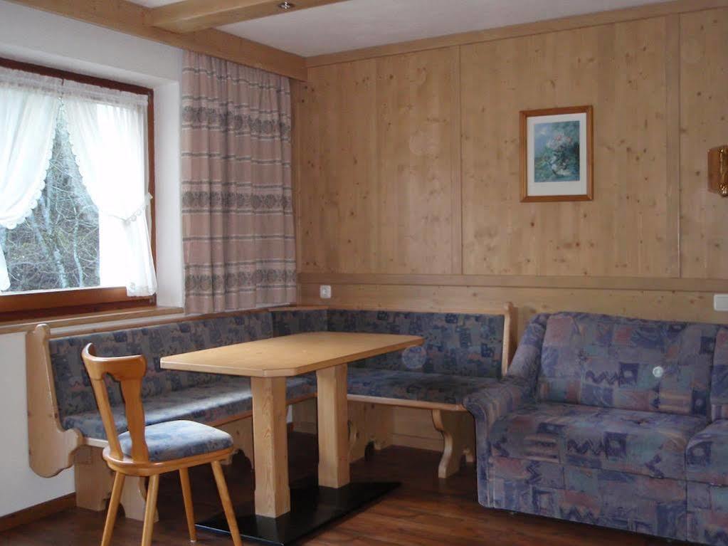 Pension Appartements Via Claudia Лермос Экстерьер фото